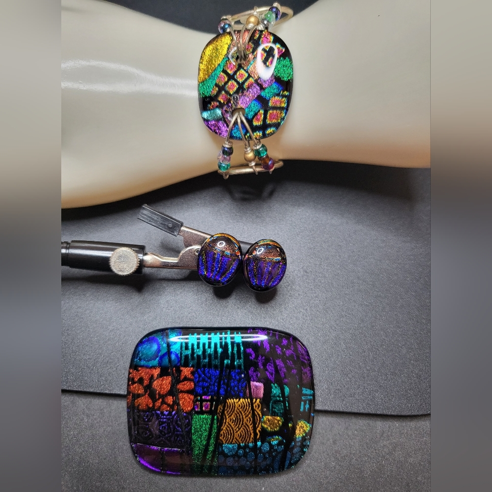 Gorgeous Dichroic Multi-colored Art Glass Set Earrings Bracelet Brooch